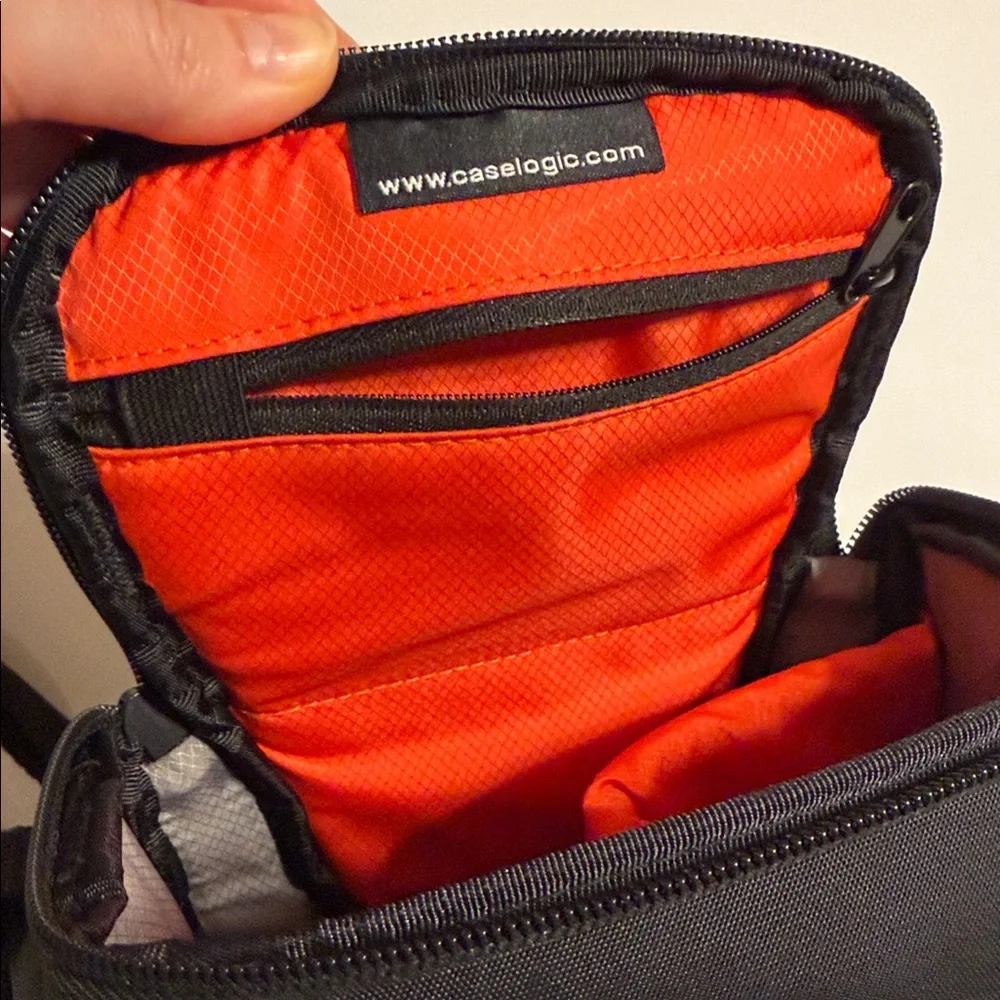 Case Logic Black DCB-305 Compact System/Hybrid/Camcorder Kit Bag